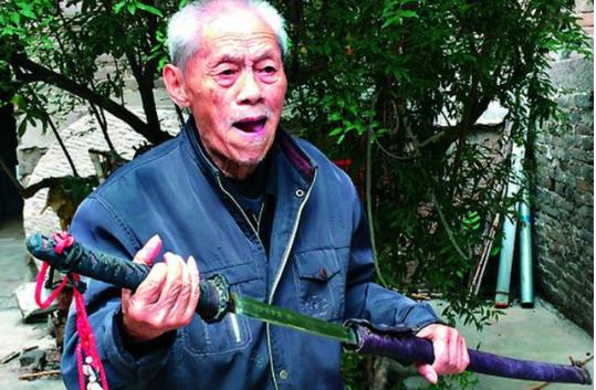 澳门一肖中百发百中47神枪,澳门一肖中百发百中47神枪，揭秘传奇背后的故事